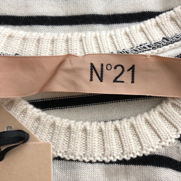 No. 21 White Black Striped Wool/Silk Blend Sweater - Picture 5 of 10